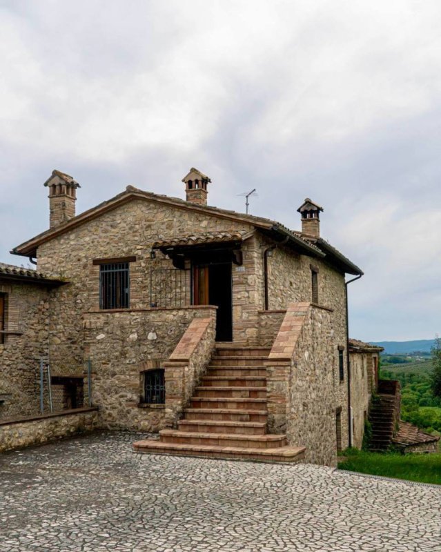 Casa geminada em Massa Martana